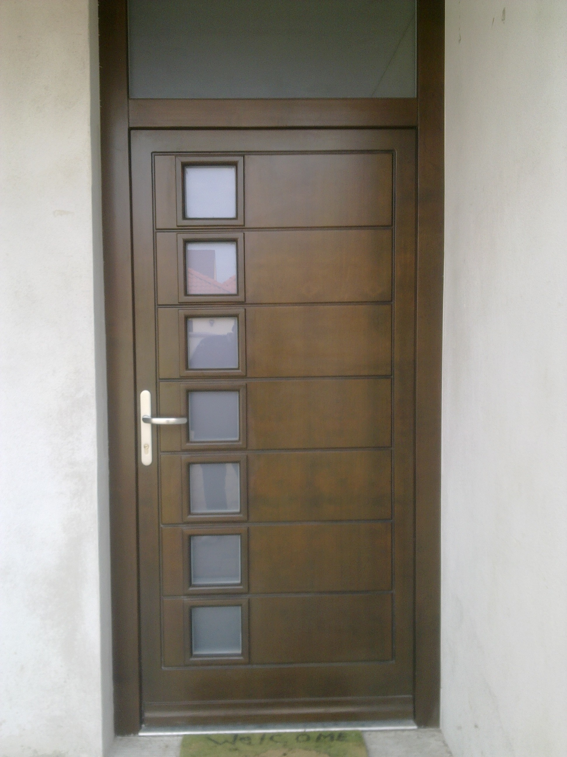 Vchodové dvere panelové s presklením