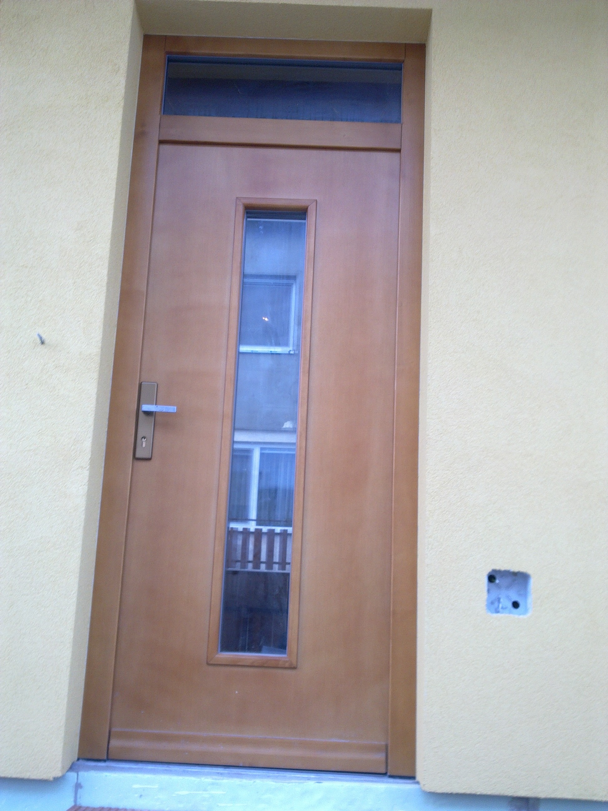 Vchodové dvere panelové s presklením
