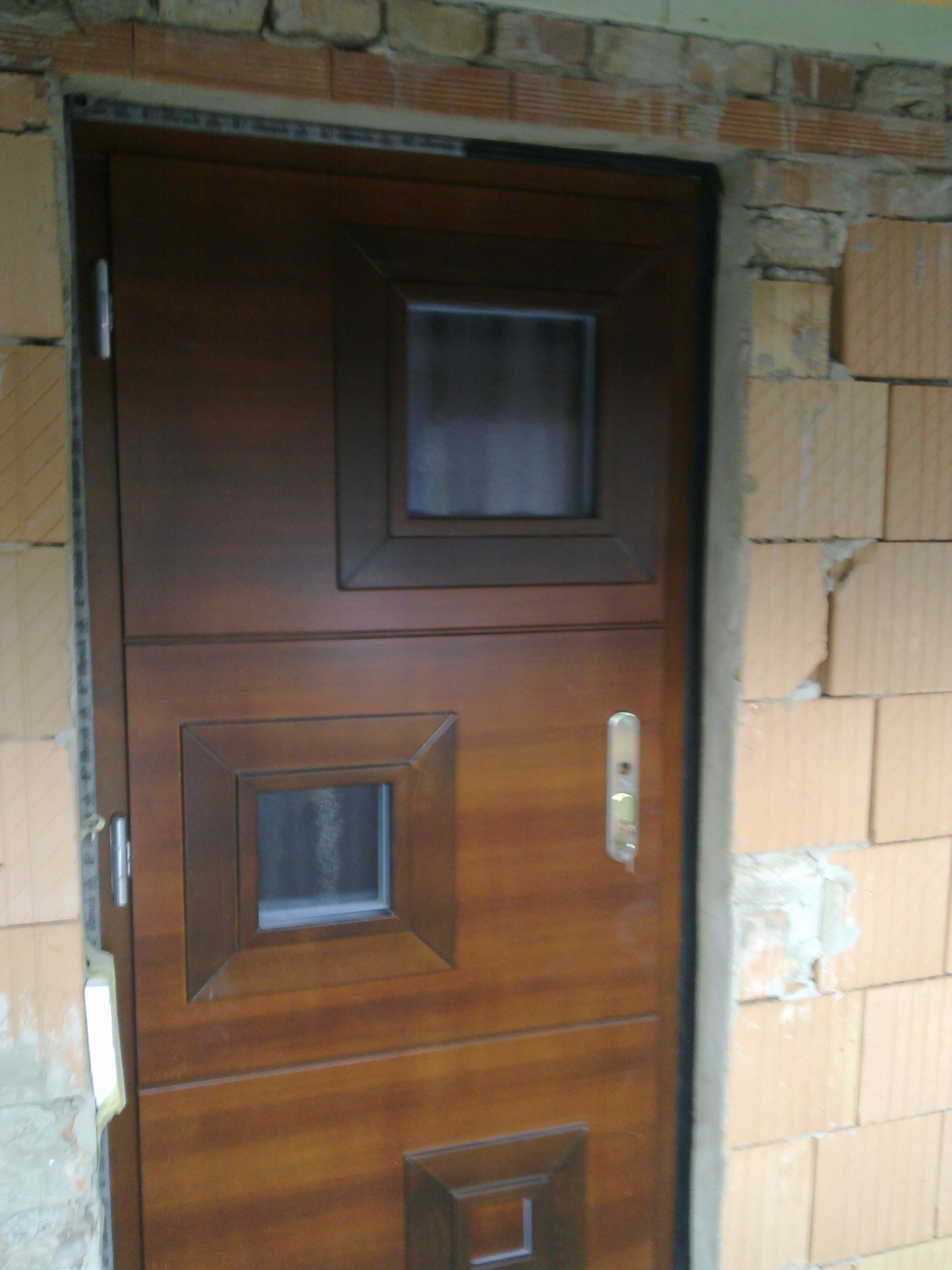 Vchodové dvere  panelové s presklením