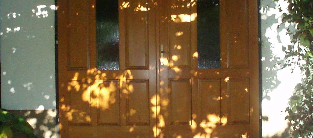 Garážové dvere dvojkrídlové s nadsvetlíkom
