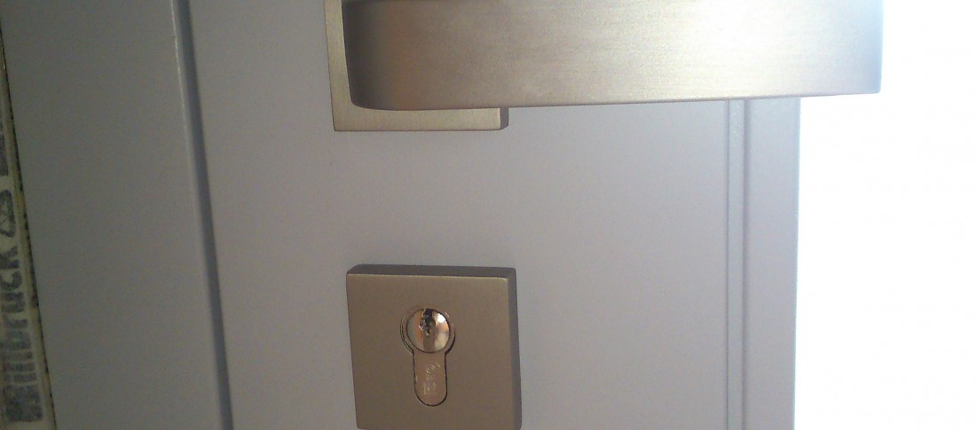 Vchodové dvere kazetové, profil EURO IV92 Softline – dvojfarebné