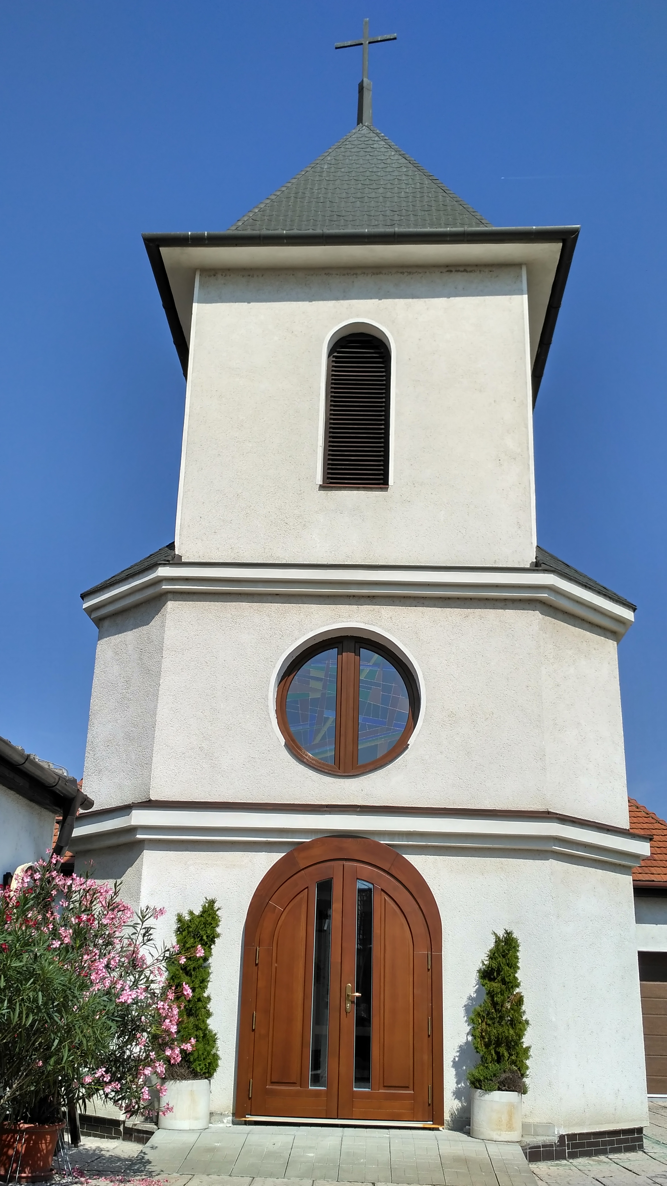 Vchodové dvere dvojkrídlové na Evanjelický kostol v Galante