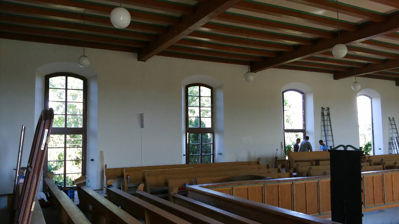 Drevené okná na kostol Reformovanej  kresťanskej cirkvi v Nedede